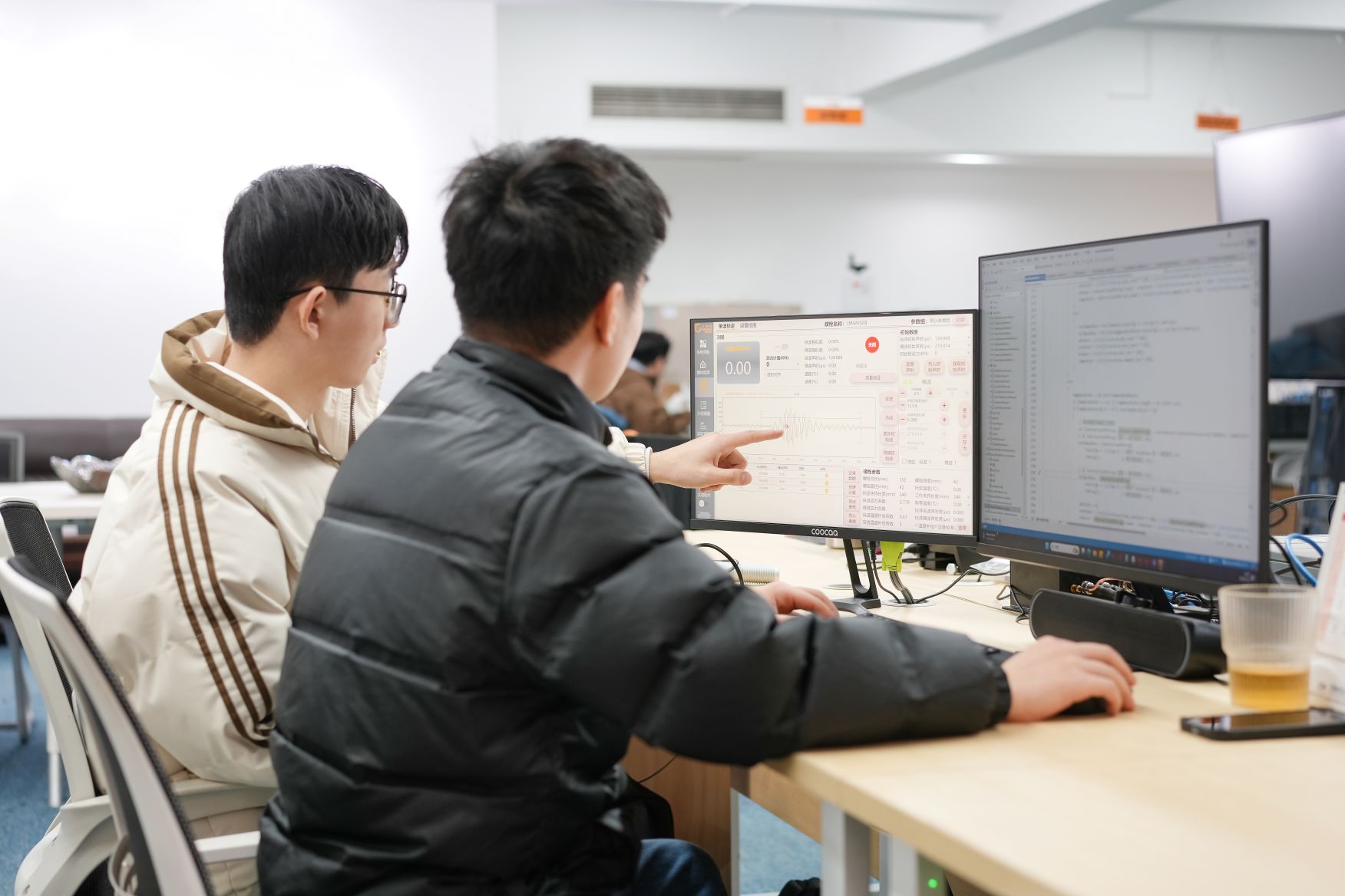 技术首创： 破局核心痛点，填补技术空白