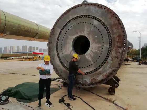 时代新材叶片定型试验叶片螺栓在线监测系统安装成功